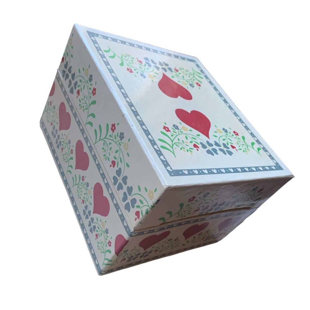Vintage Deco Heart Flowers Storage Box Gift Box Heavy Cardboard Metal Hinge
